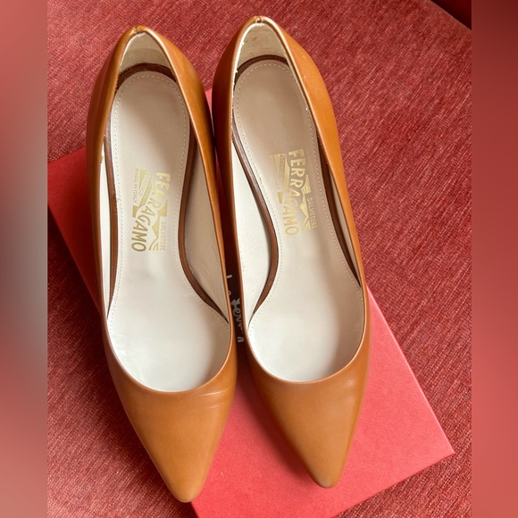 Salvatore Ferragamo Women's Brown Leather Heels. Size 9.5. - Picture 8 of 8